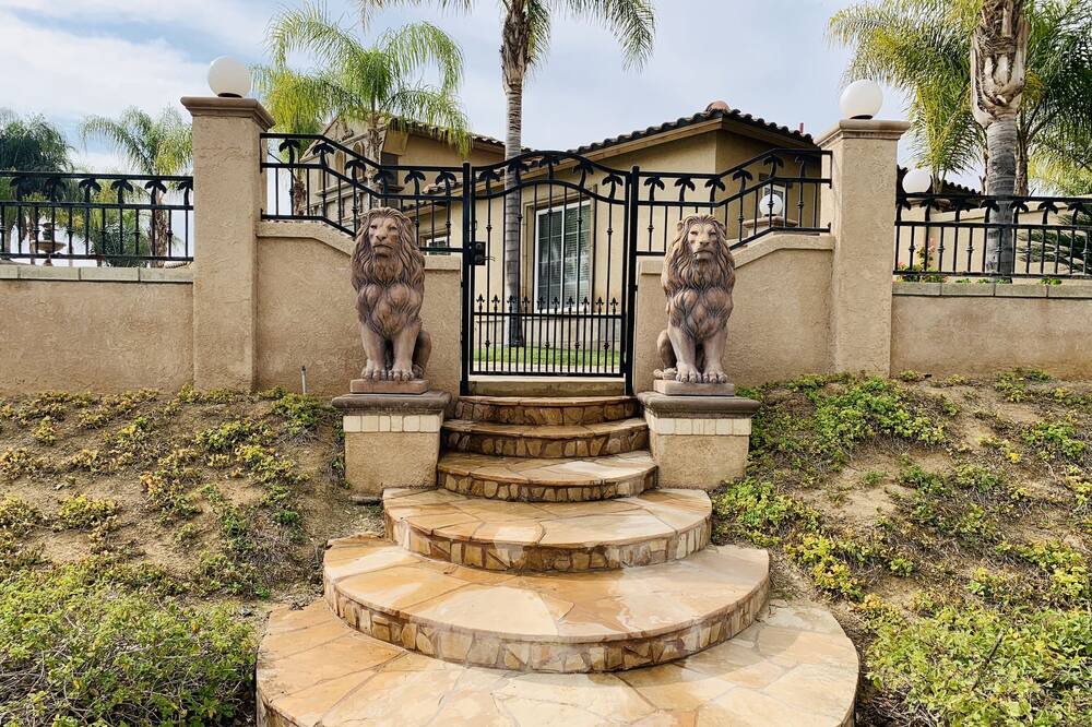 Photo of Outdoor in Alessandro Heights