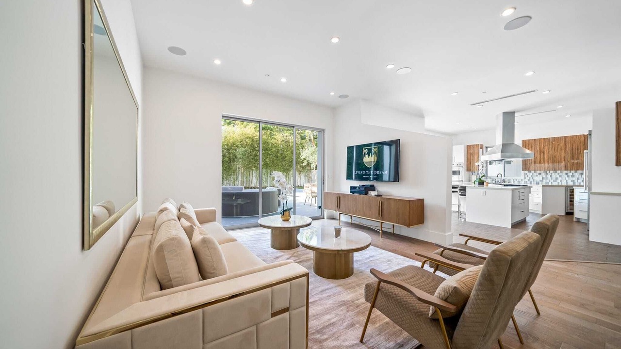 Photo of Livingroom in Beverly Grove