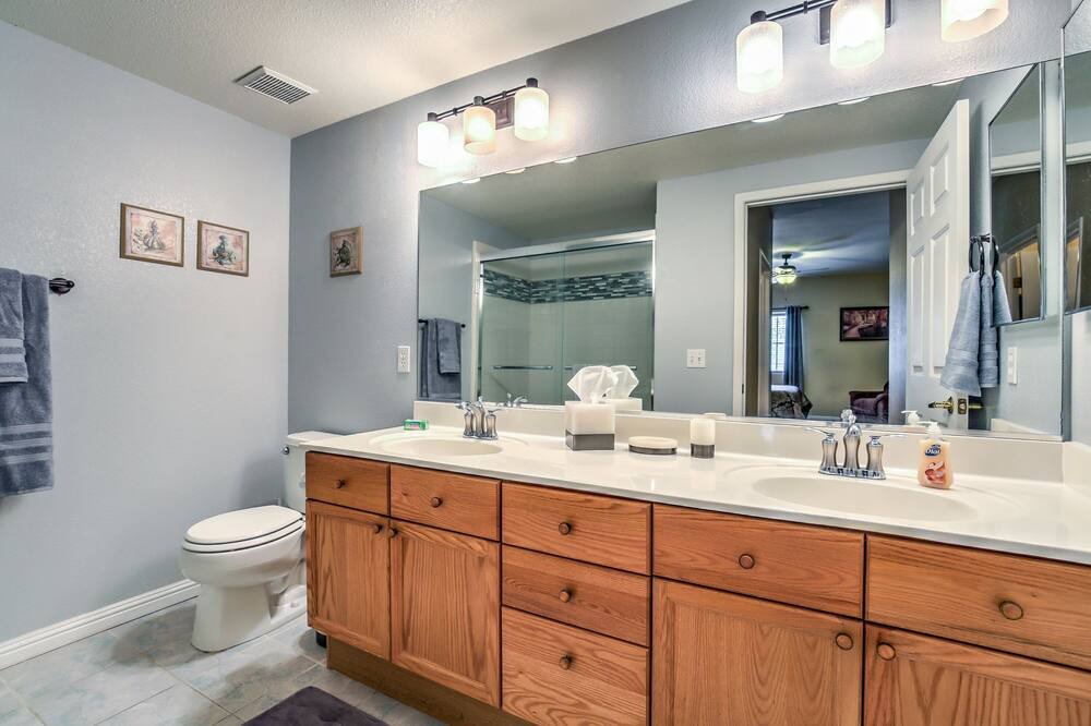 Photo of Bathroom in Summerlin
