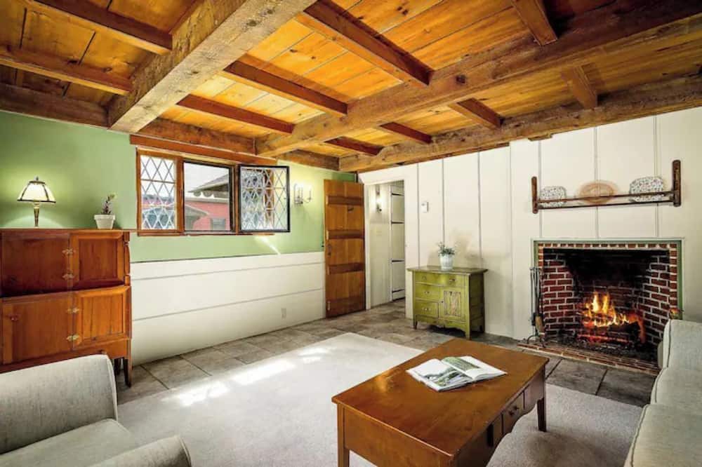Photo of Livingroom in Hallowell