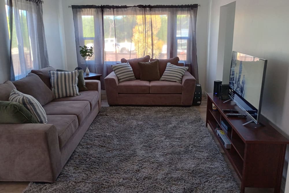 Photo of Livingroom in Culver - West