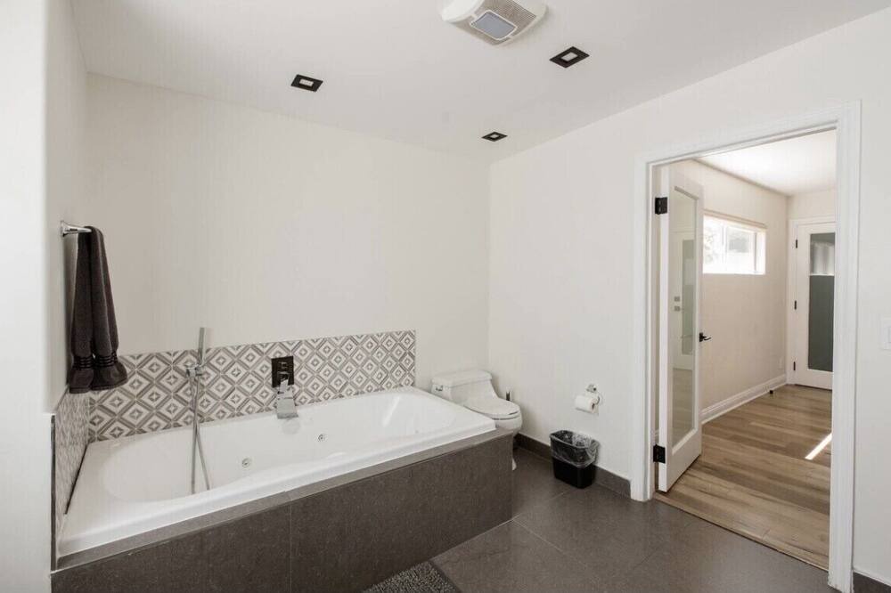 Photo of Bathroom in West Los Angeles