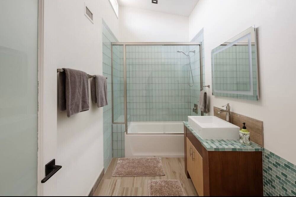 Photo of Bathroom in West Los Angeles