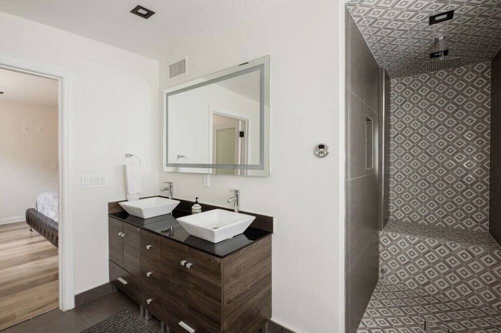 Photo of Bathroom in West Los Angeles