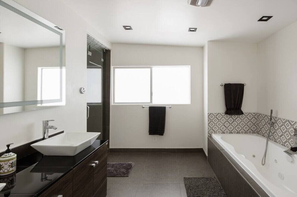Photo of Bathroom in West Los Angeles