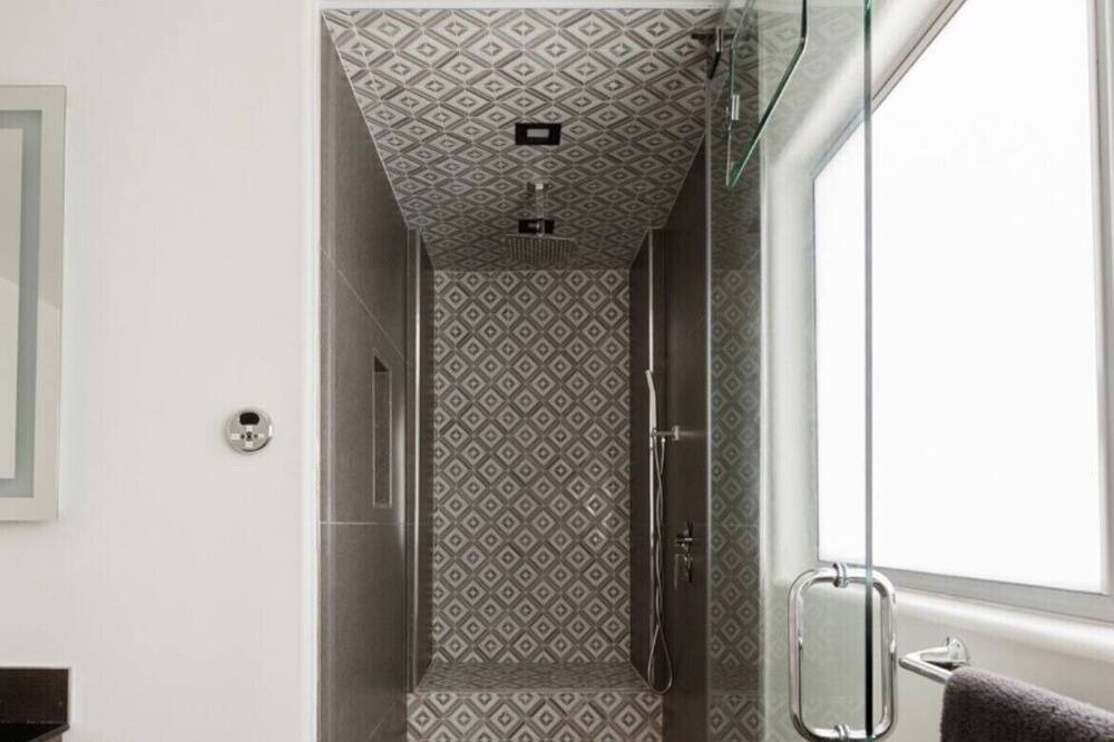 Photo of Bathroom in West Los Angeles