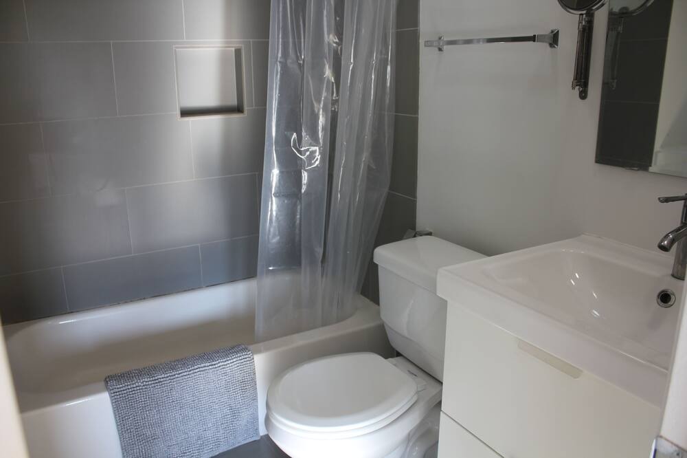 Photo of Bathroom in West Los Angeles