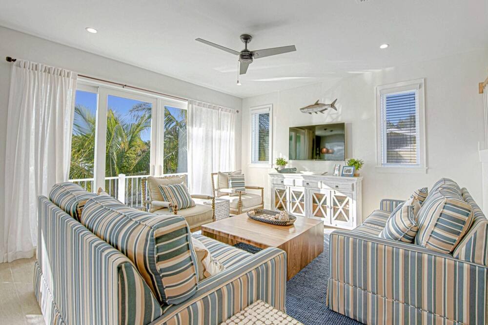 Photo of Livingroom in Bradenton Beach