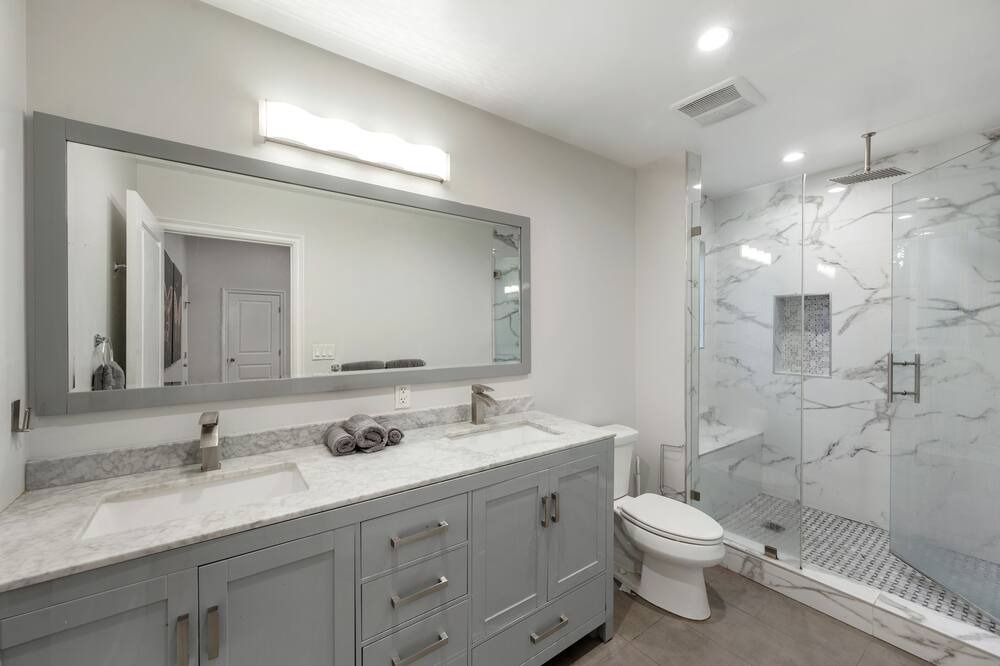 Photo of Bathroom in Downtown Los Angeles