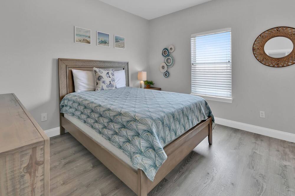 Photo of Bedroom in Miramar Beach