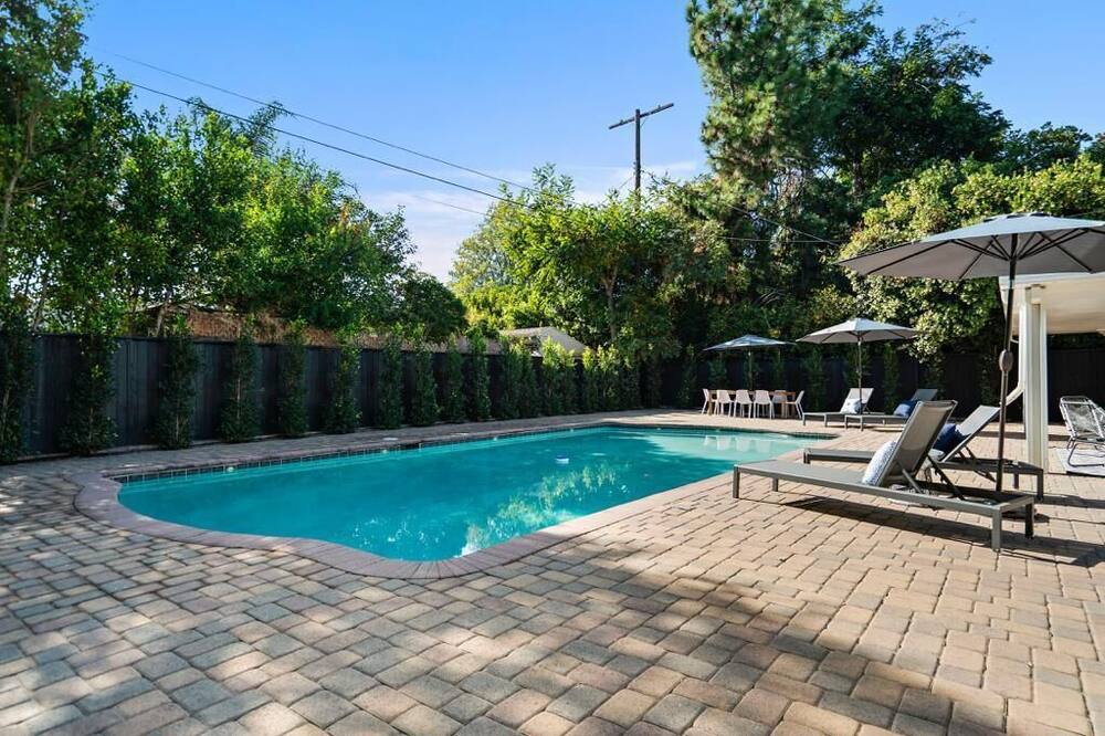 Photo of Outdoor in Valley Village