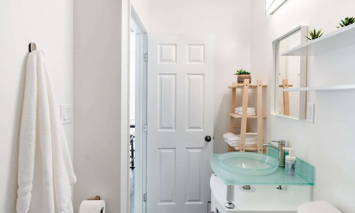 Photo of Bathroom in Ladera Heights