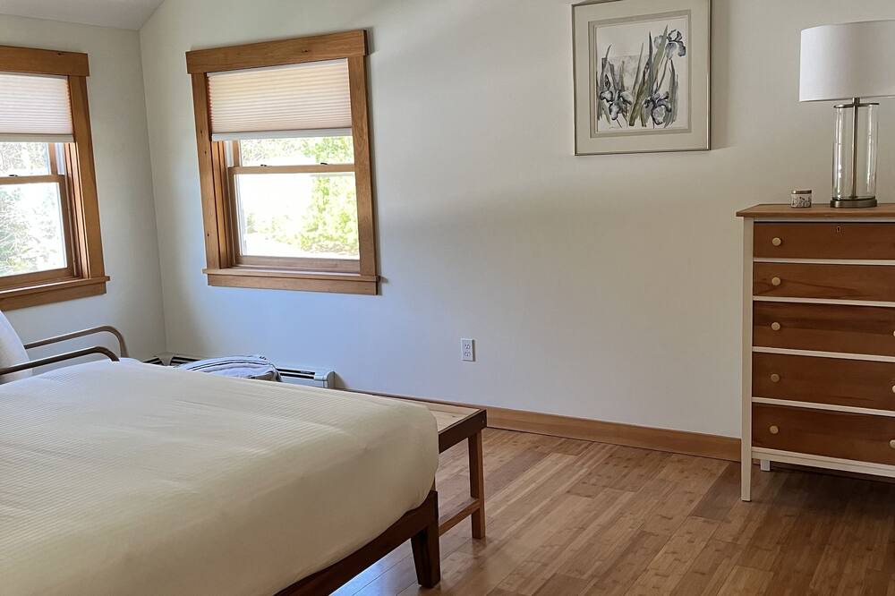 Photo of Bedroom in Brooksville