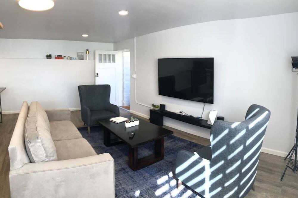 Photo of Livingroom in Ladera Heights