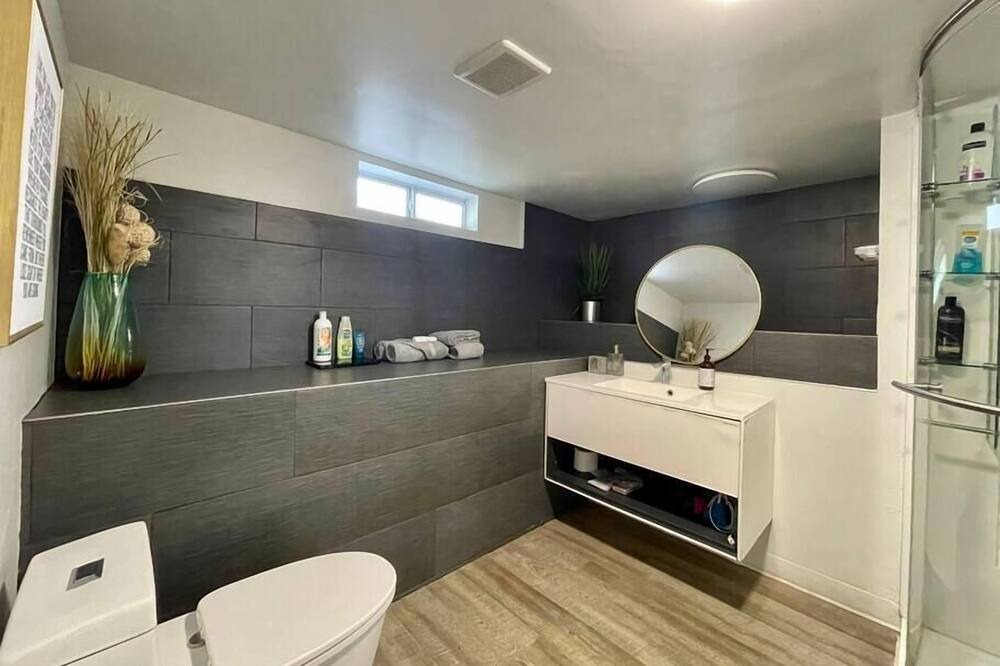 Photo of Bathroom in Ladera Heights
