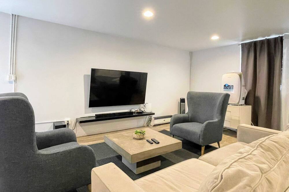 Photo of Livingroom in Ladera Heights