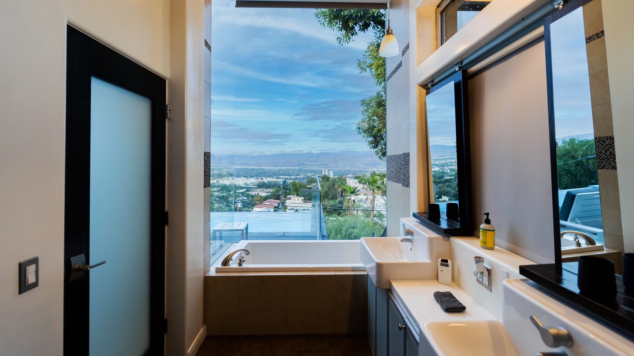 Photo of Others in Hollywood Hills