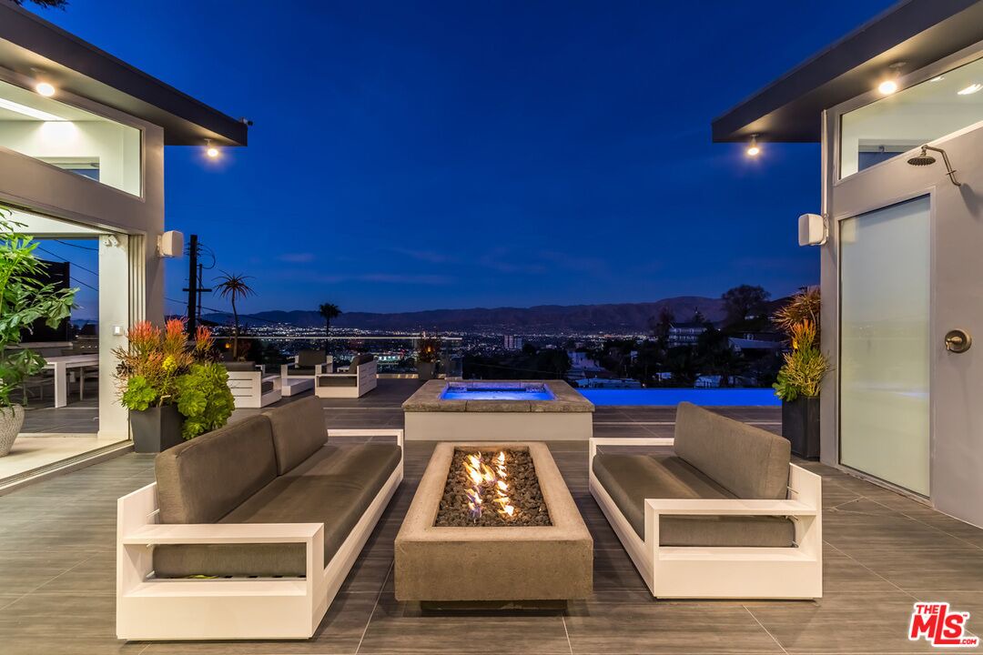 Photo of Outdoor in Hollywood Hills