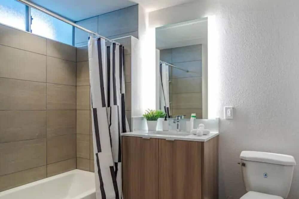 Photo of Bathroom in West Los Angeles