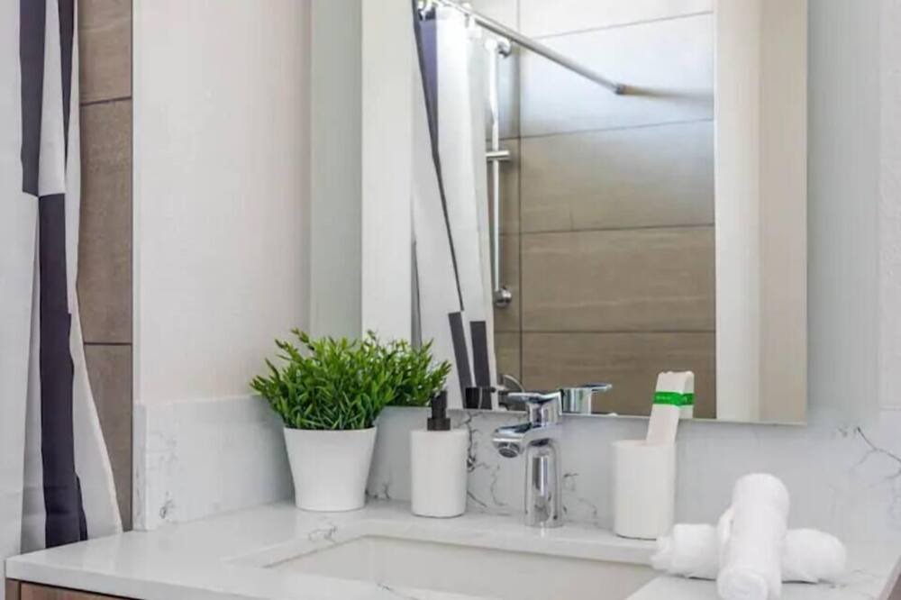 Photo of Bathroom in West Los Angeles