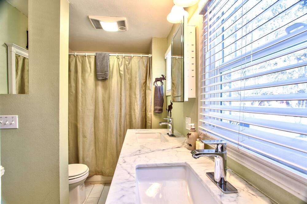 Photo of Bathroom in Big Bear Lake