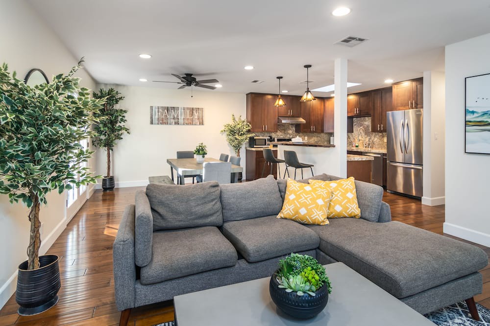 Photo of Livingroom in Sherman Oaks