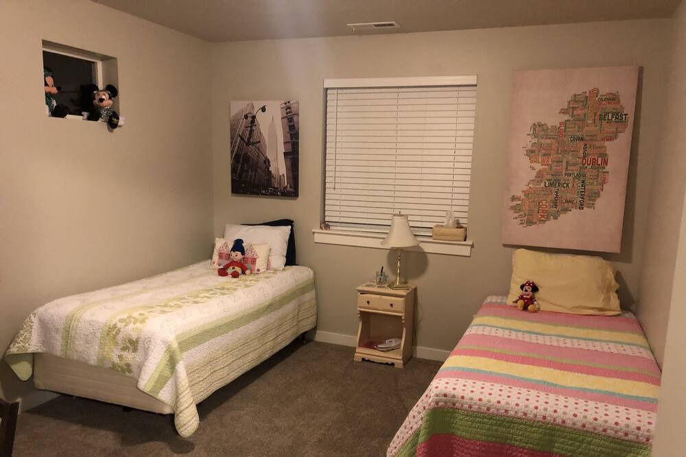 Photo of Bedroom in Southwest Ada County Alliance
