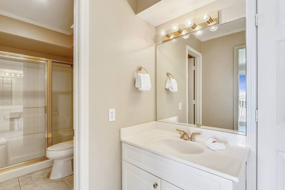 Photo of Bathroom in Holiday Isle