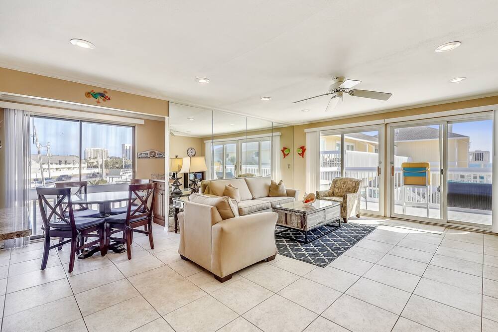 Photo of Livingroom in Holiday Isle