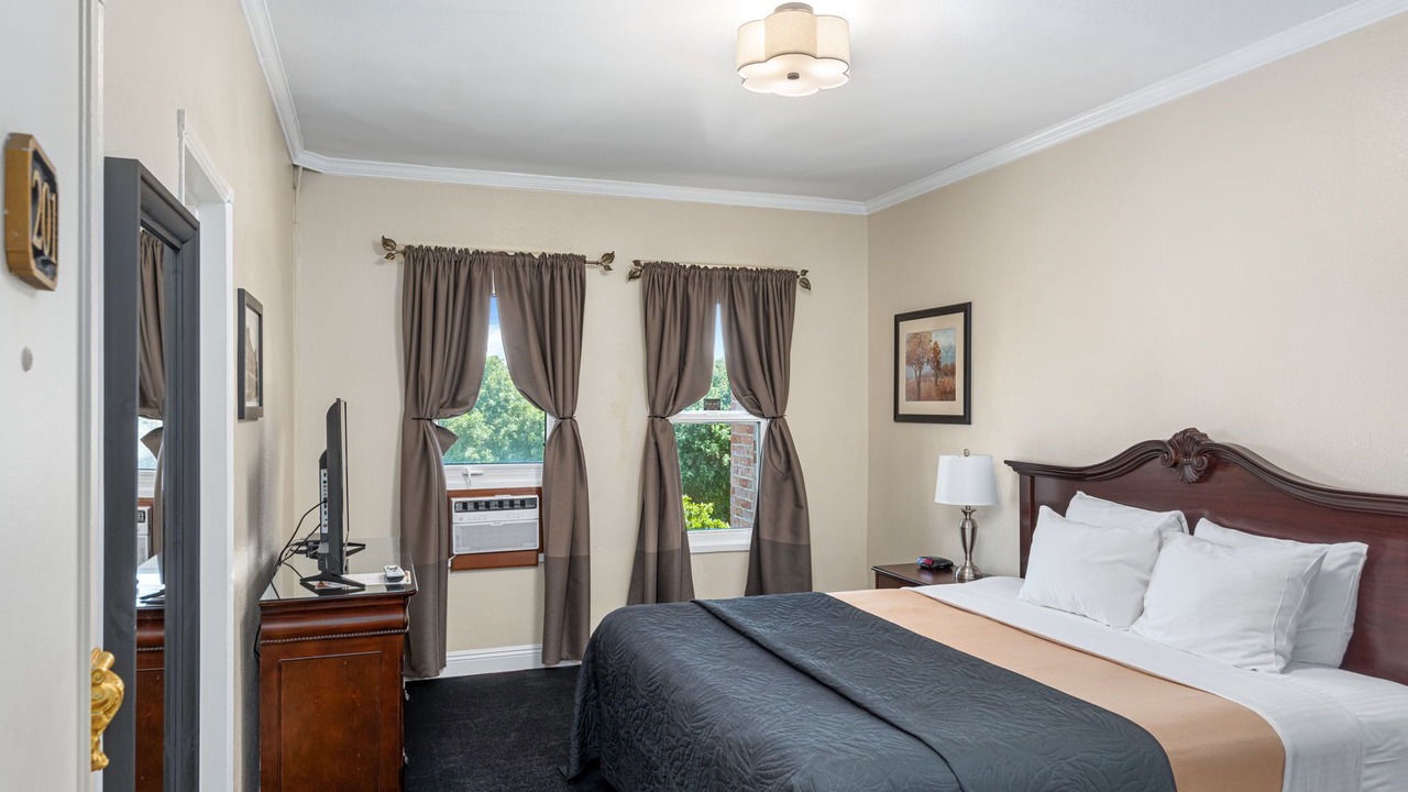 Photo of Bedroom in Larchmont