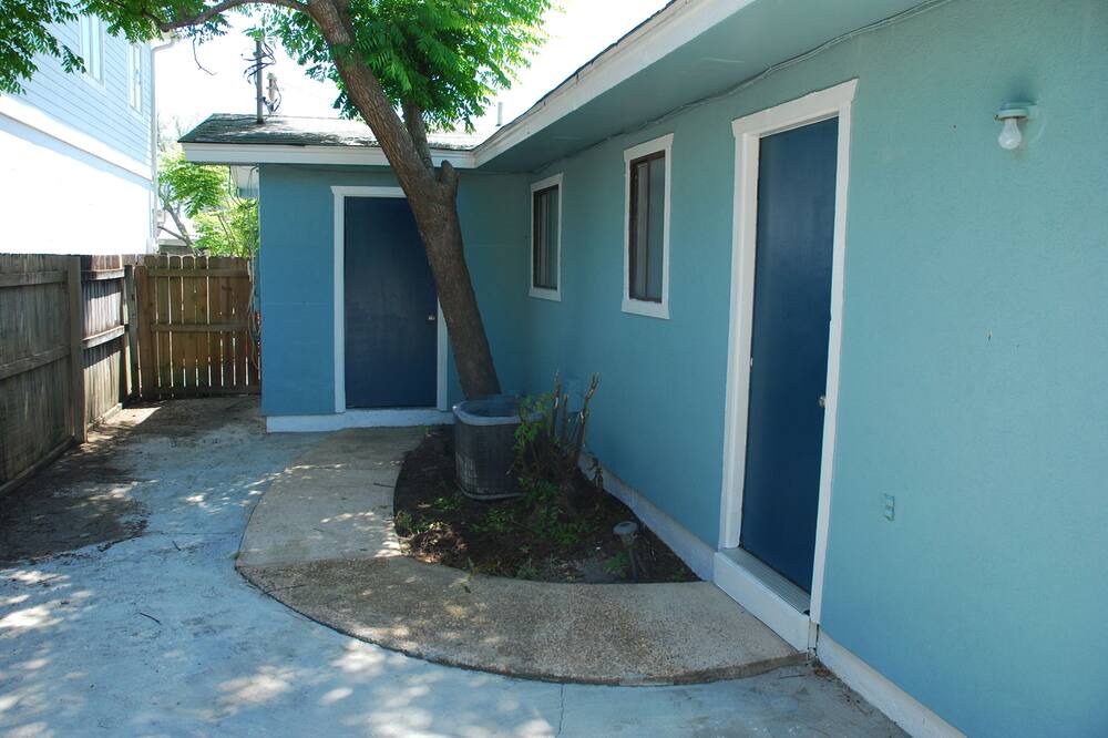 Photo of Outdoor in Biltmore Beach