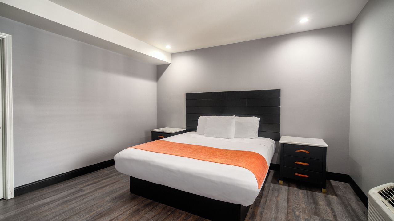 Photo of Bedroom in Inglewood