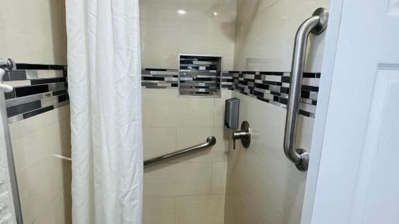 Photo of Bathroom in Silver Lake