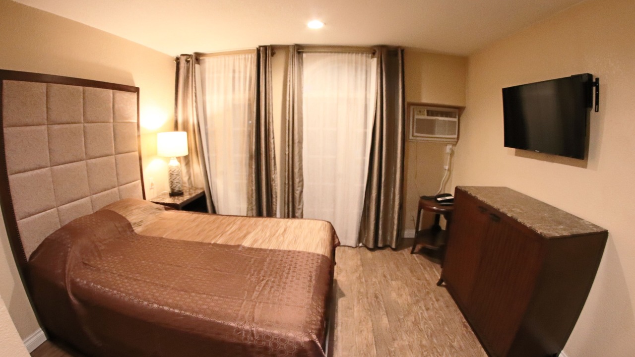 Photo of Bedroom in Downtown Riverside