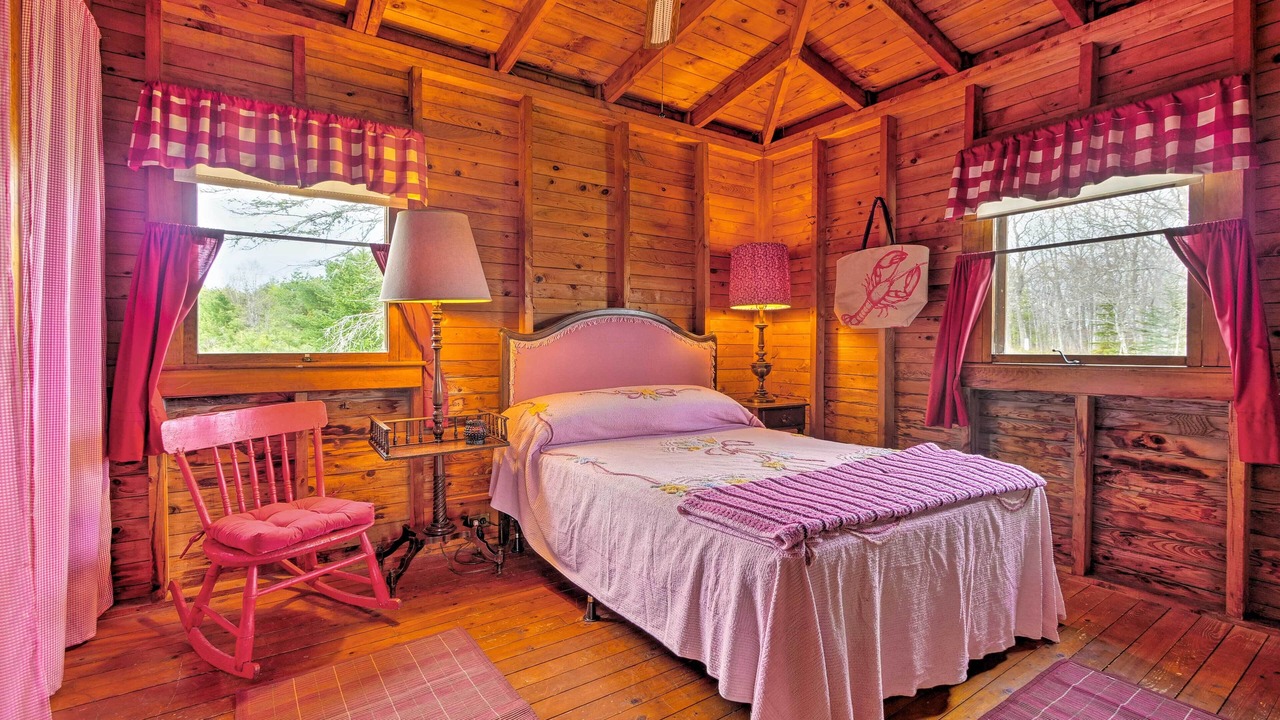 Photo of Bedroom in Waldoboro