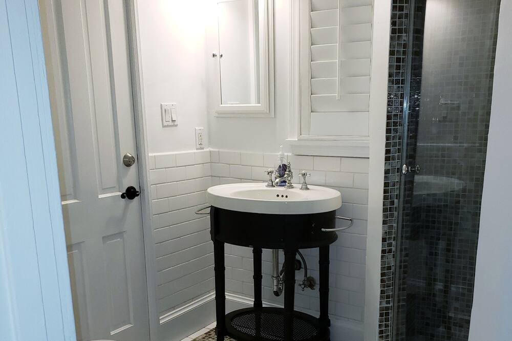 Photo of Bathroom in View Park-Windsor Hills