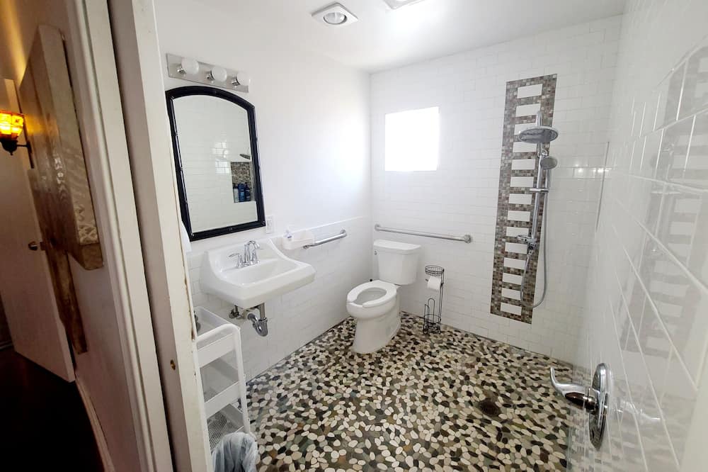 Photo of Bathroom in View Park-Windsor Hills