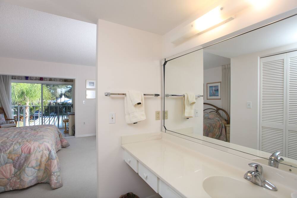 Photo of Bathroom in Plantation