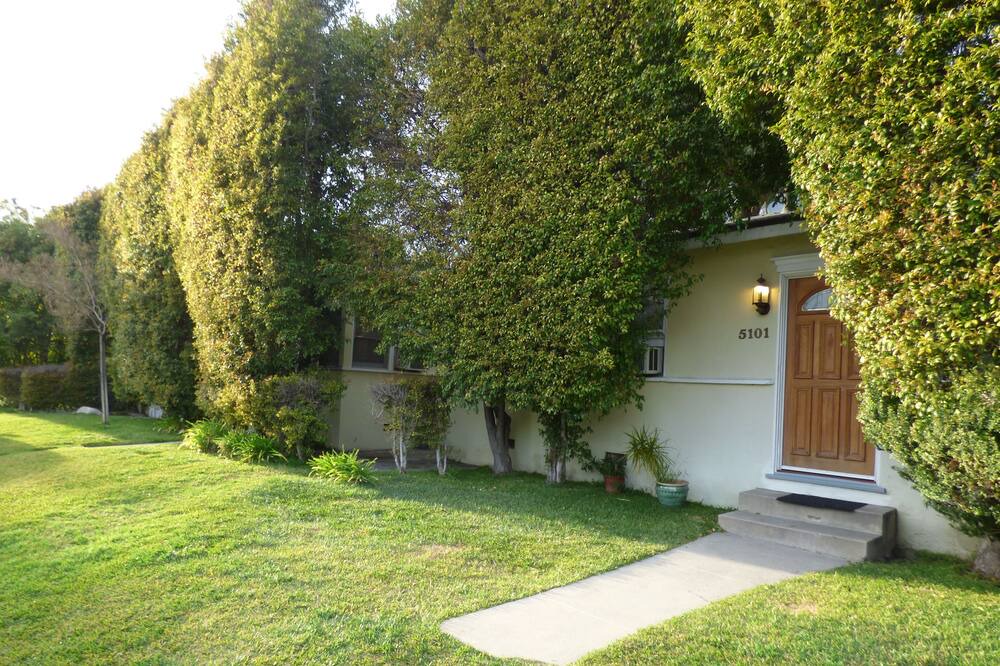 Photo of Outdoor in Valley Village