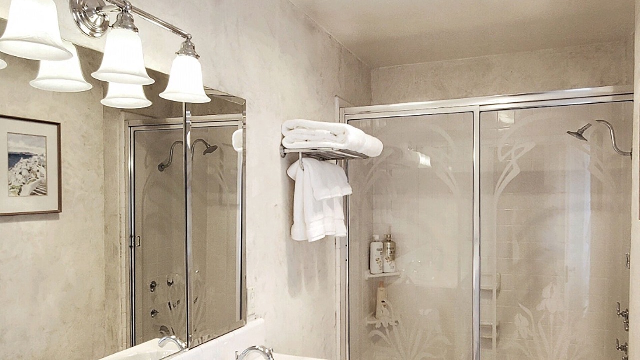 Photo of Bathroom in North Arroyo