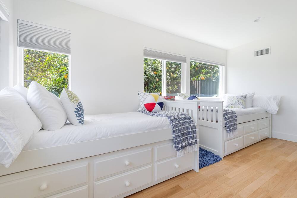 Photo of Bedroom in Eastern Malibu