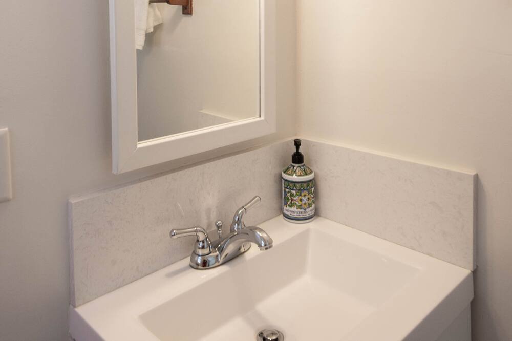 Photo of Bathroom in Los Feliz