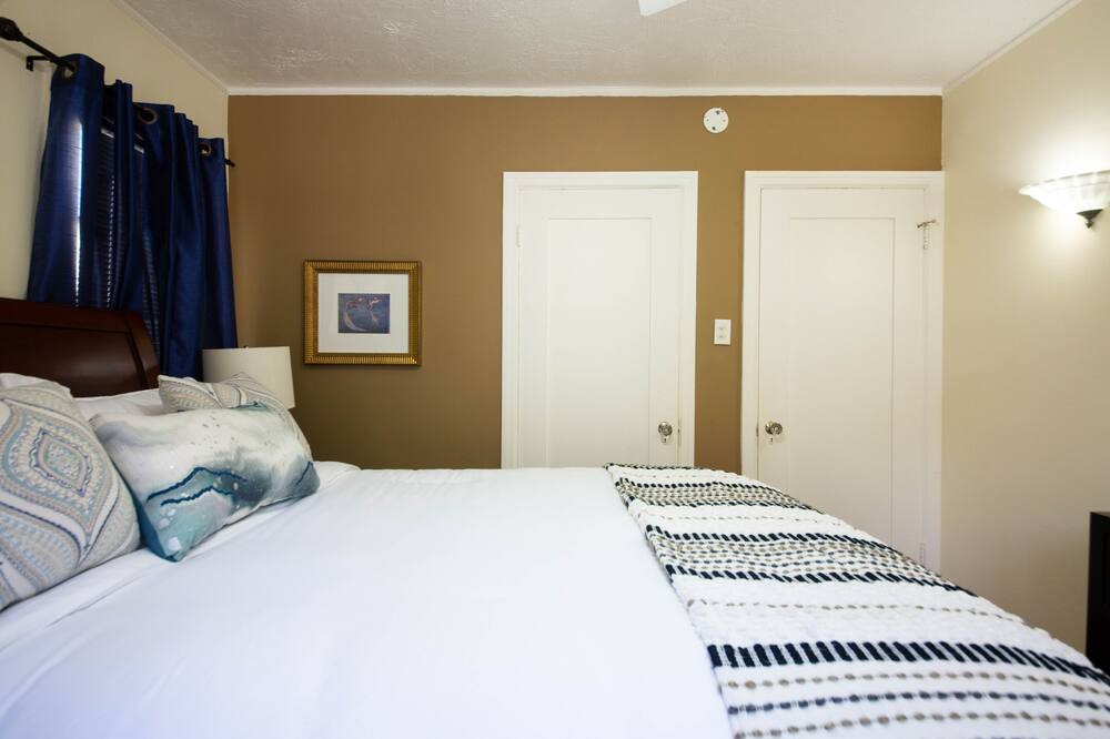 Photo of Bedroom in Los Feliz