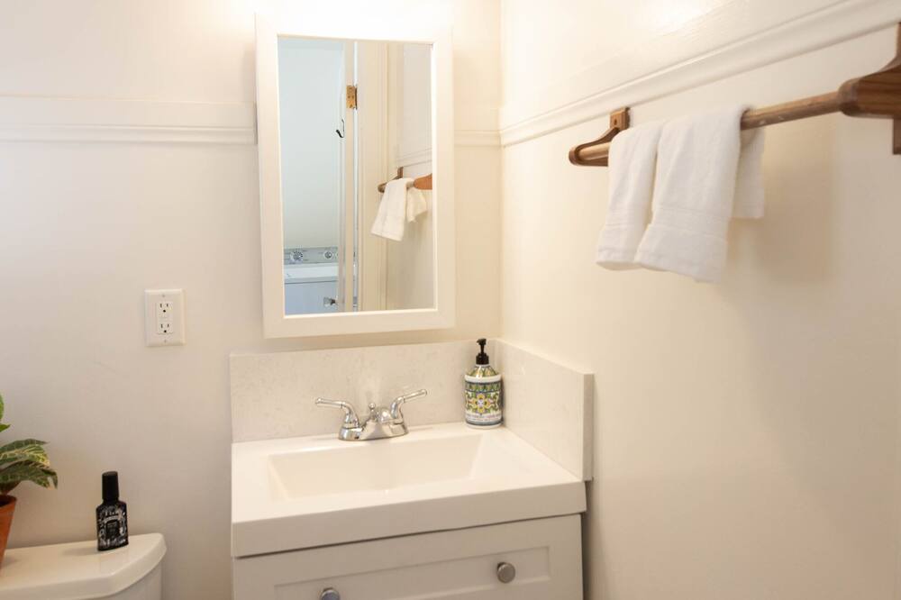 Photo of Bathroom in Los Feliz