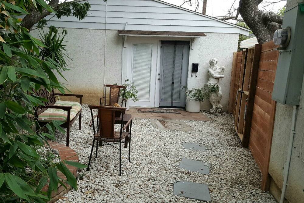 Photo of Patio Balcony in West Los Angeles