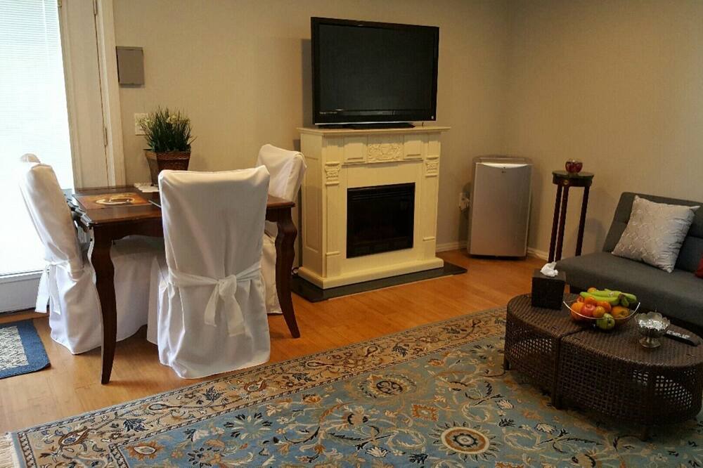 Photo of Livingroom in West Los Angeles