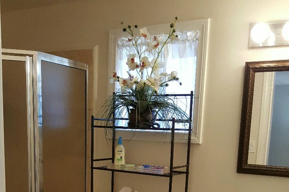 Photo of Bathroom in West Los Angeles