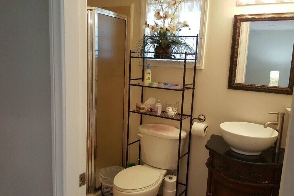 Photo of Bathroom in West Los Angeles