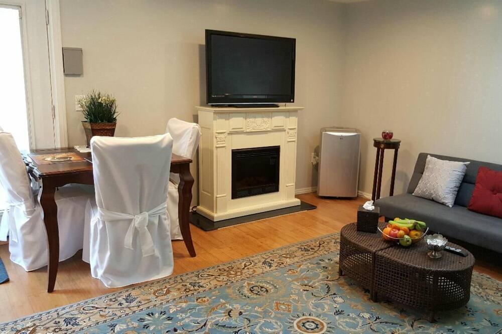 Photo of Livingroom in West Los Angeles