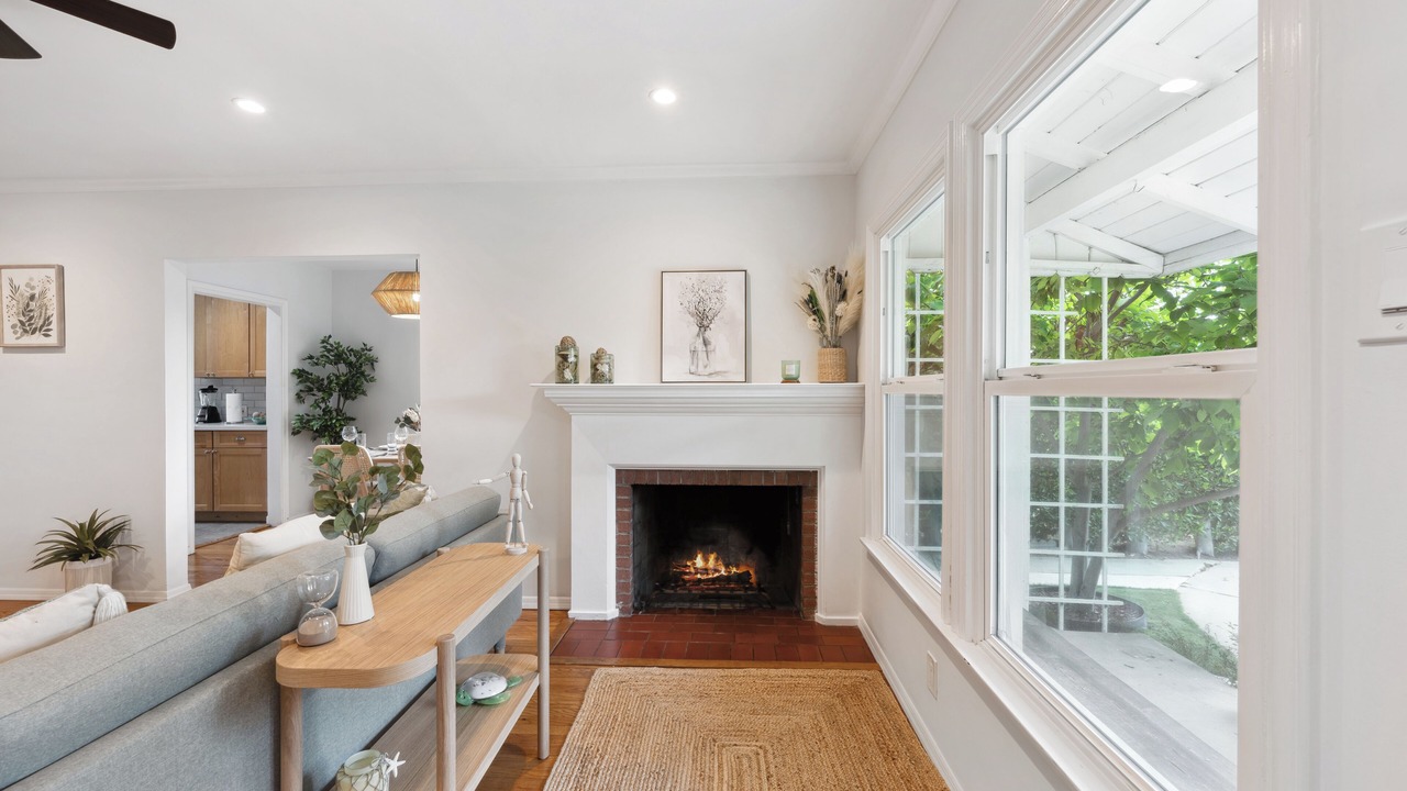 Photo of Livingroom in West Los Angeles
